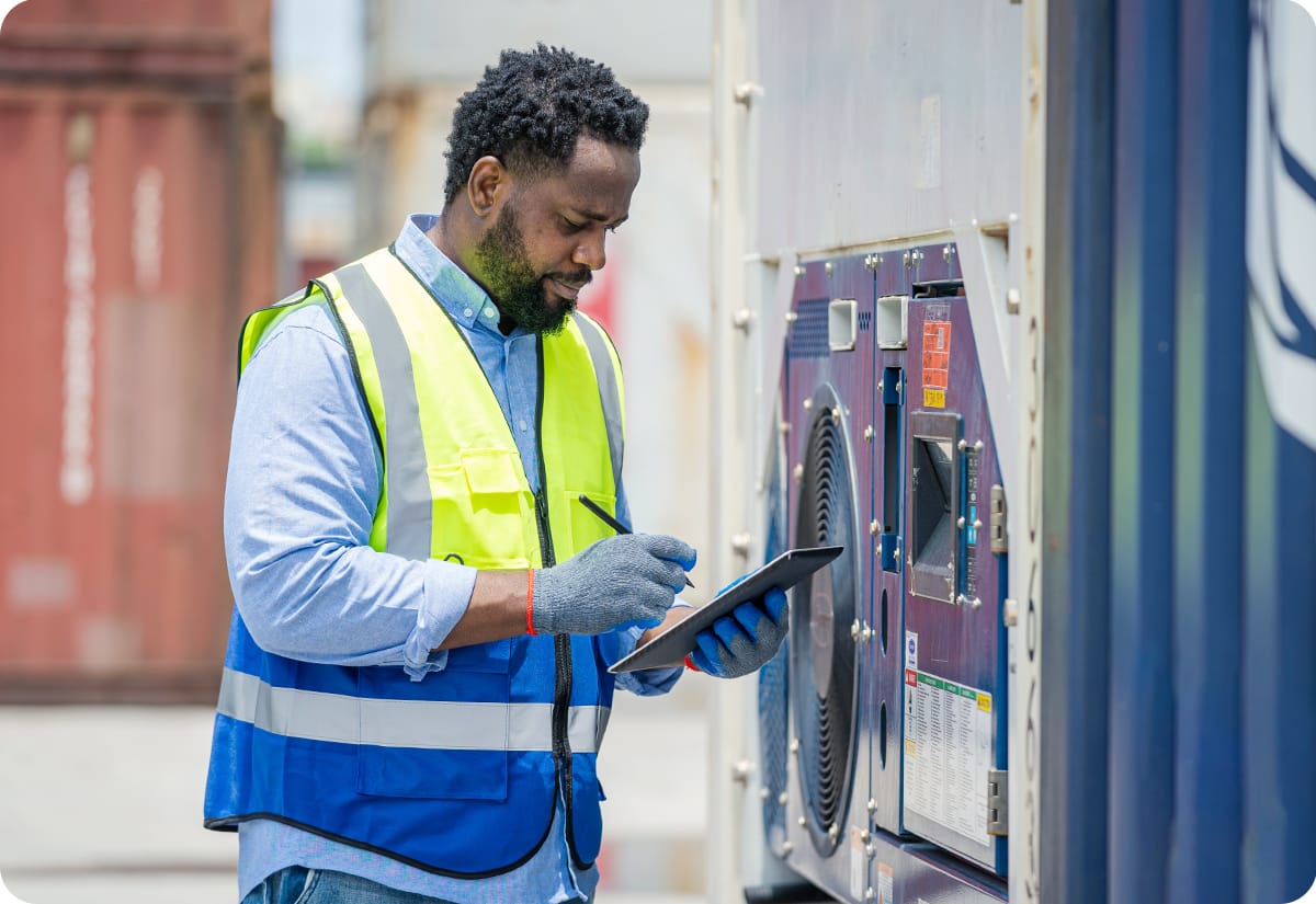 Logistics employee checking mechanism to ensure smooth transportation management systems