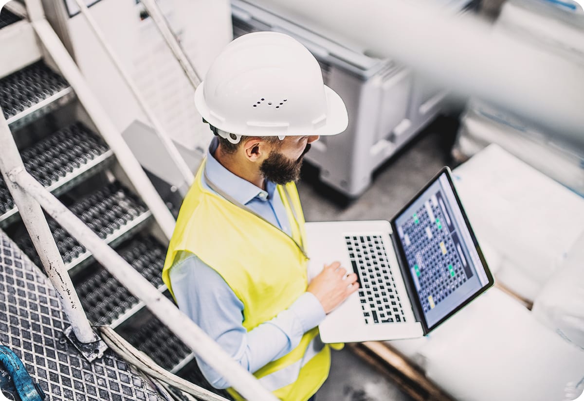 Learn more about centralized vs decentralized warehousing and which strategy works best today!