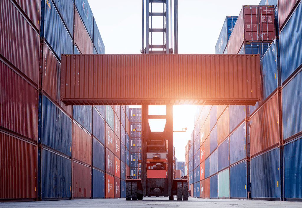 Freight trailer supporting efficient shipping and preventing delayed shipping.